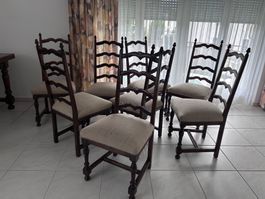 8 klassische Esszimmerstühle, Massivholz, Vintage/Antik