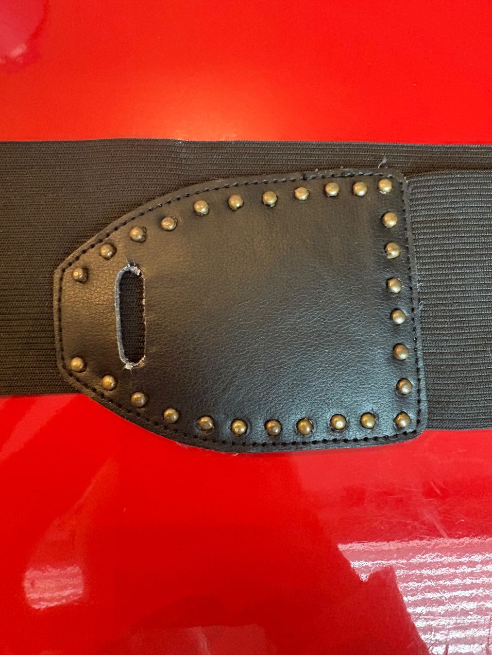 Gürtel: Ceinture élastique noire avec détails cloutés – Gebraucht aus Lausanne von milou201619 3