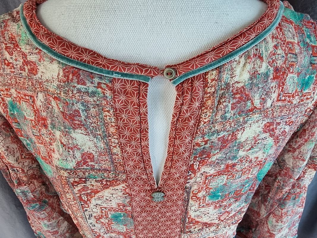 Vestiti: Buntes lockeres Kleid – Usato da Urtenen-Schönbühl venduto da Restwert_Schoenbuehl 3