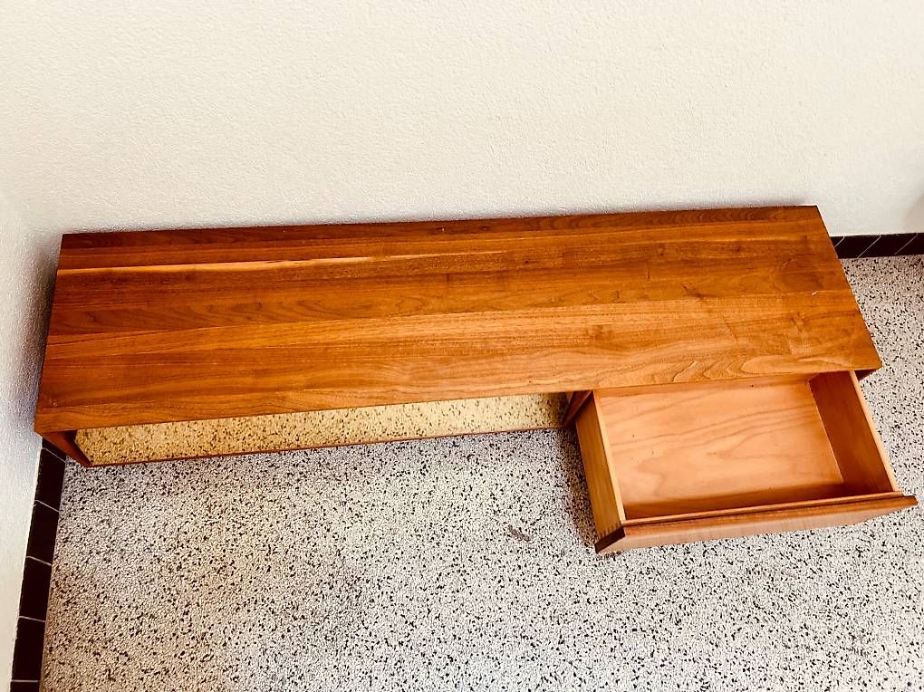 Mobili TV: Mobiles Holz-Fernsehmöbel – Usato da Liebefeld venduto da Stunsch 1