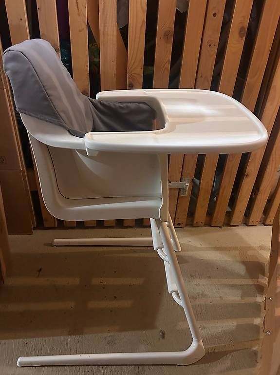 Ikea Hochstühle: Chaise haute blanche grise – Gebraucht aus Bussigny von hfr_j6yv 1