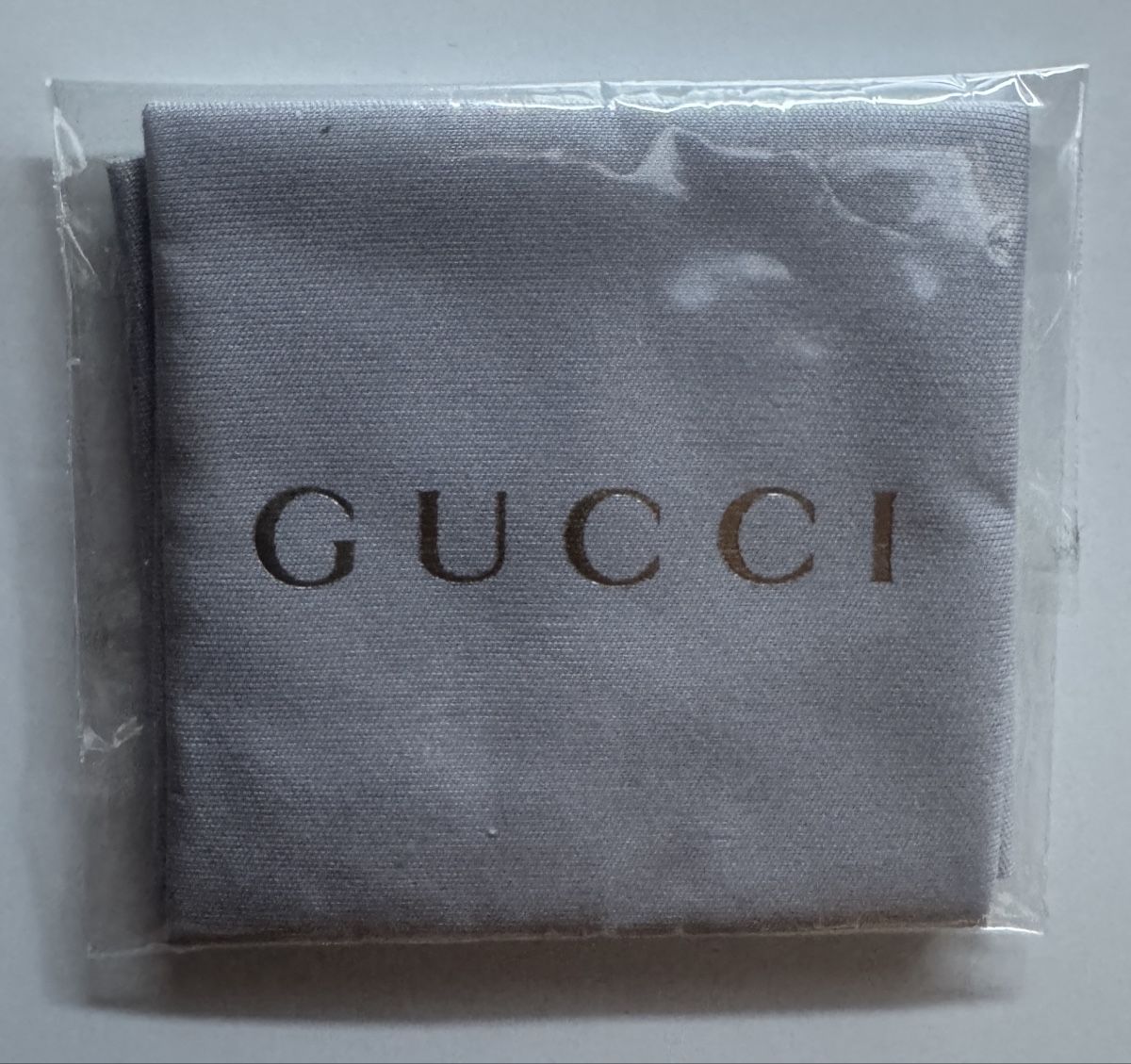 Gucci Lunettes & Verres: GUCCI Brillentuch Grau NEU – Neuf avec emballage d'origine à Windisch par Anja13