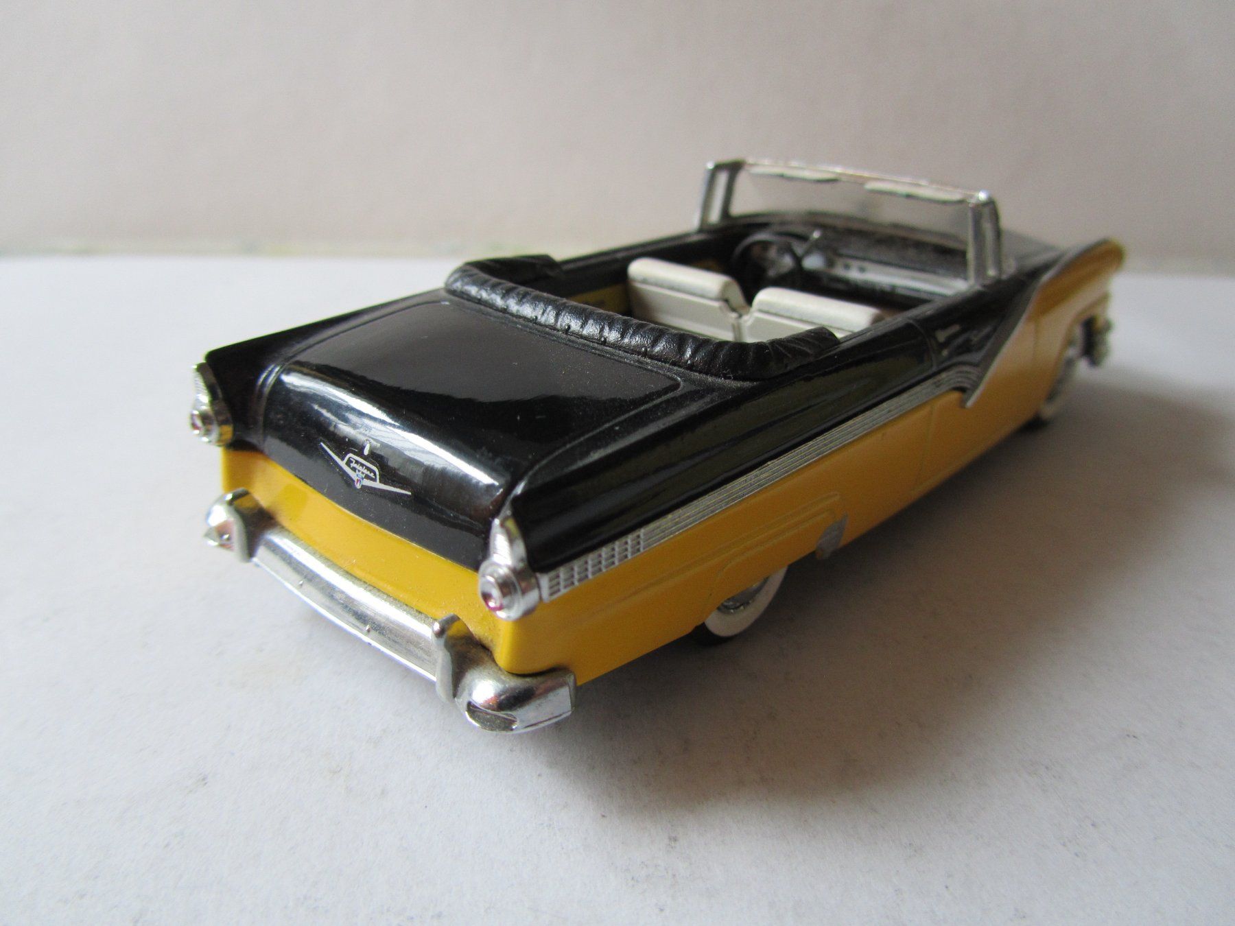 Ford Modellini d'auto: Ford Fairlane von Vitesse resp. Quartzo – Usato da Weiningen ZH venduto da dietsch57 3