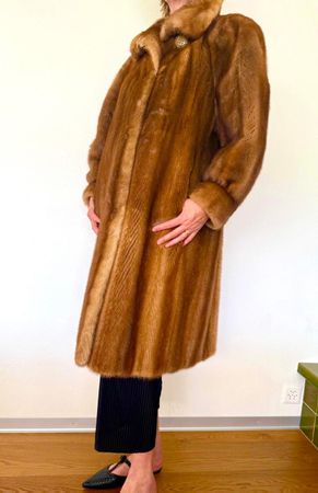 Edler Nerzmantel, Grösse M, ideal für den Winter!