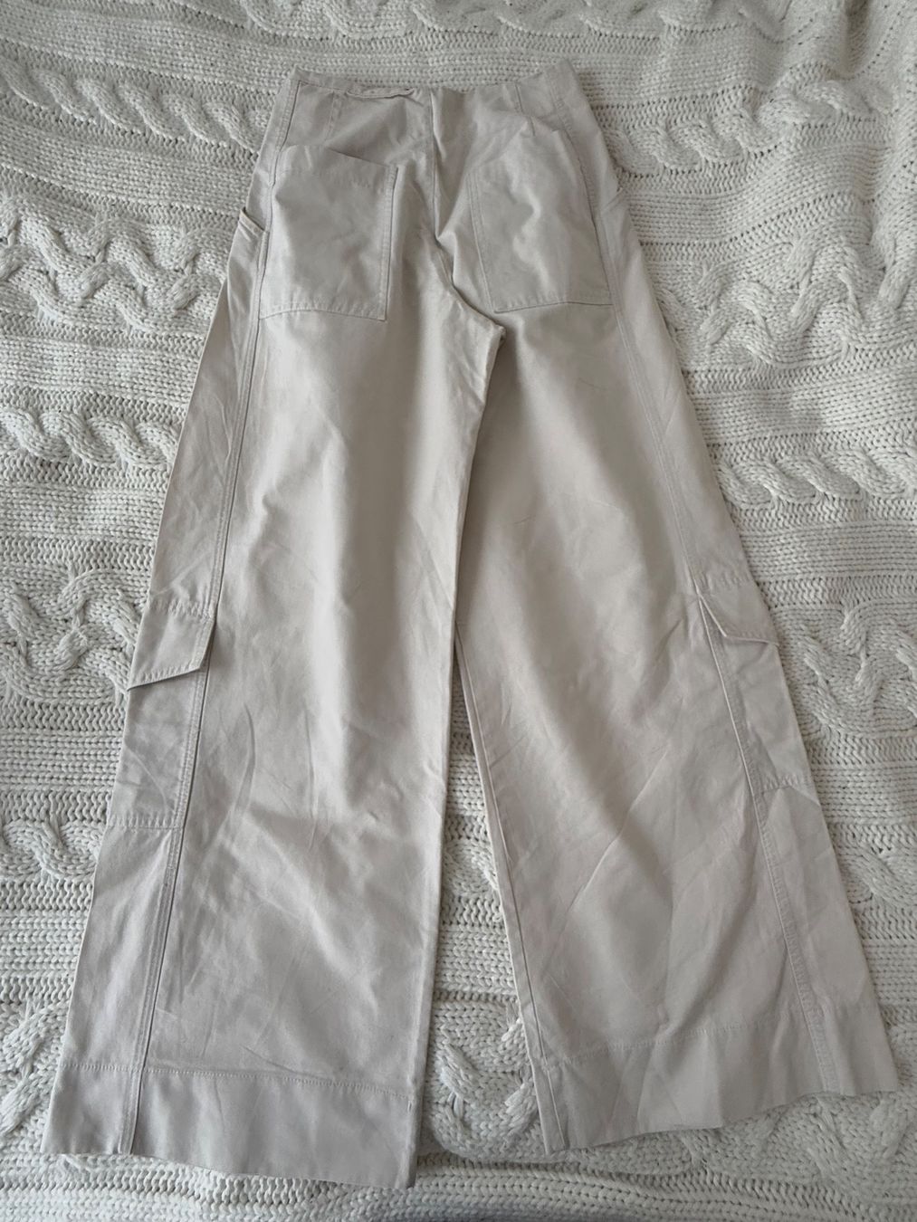 Zara Pantalons: Wide leg weisse Hose mit Cargodetails – D'occasion à Bern par sto_2djw 1
