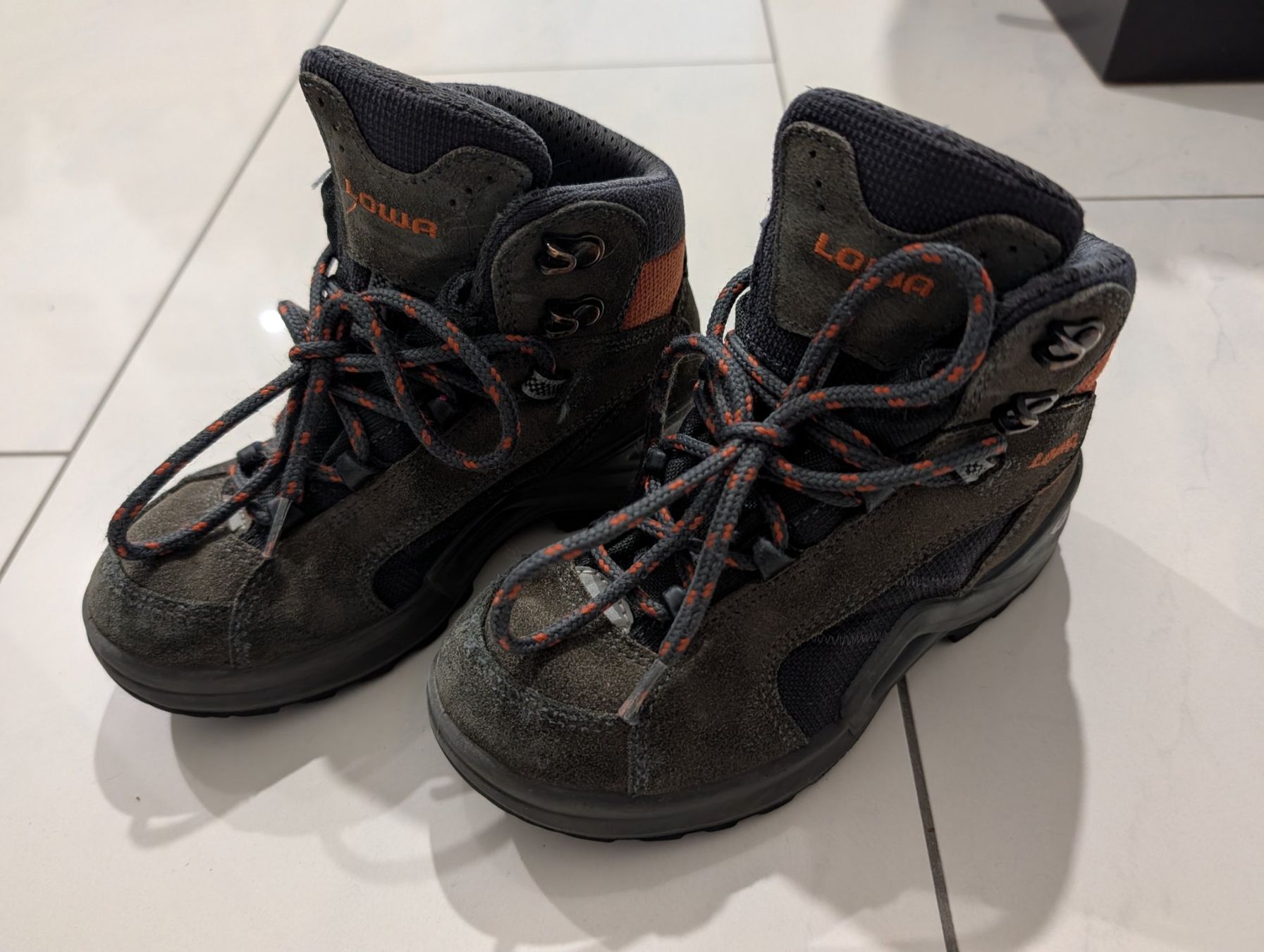 Lowa Scarpe per ragazzi: Lowa Wanderschuhe Gr. 31 – Usato da Zürich venduto da es8046