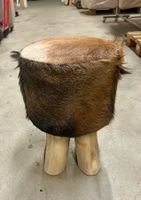 Hocker mit Fell