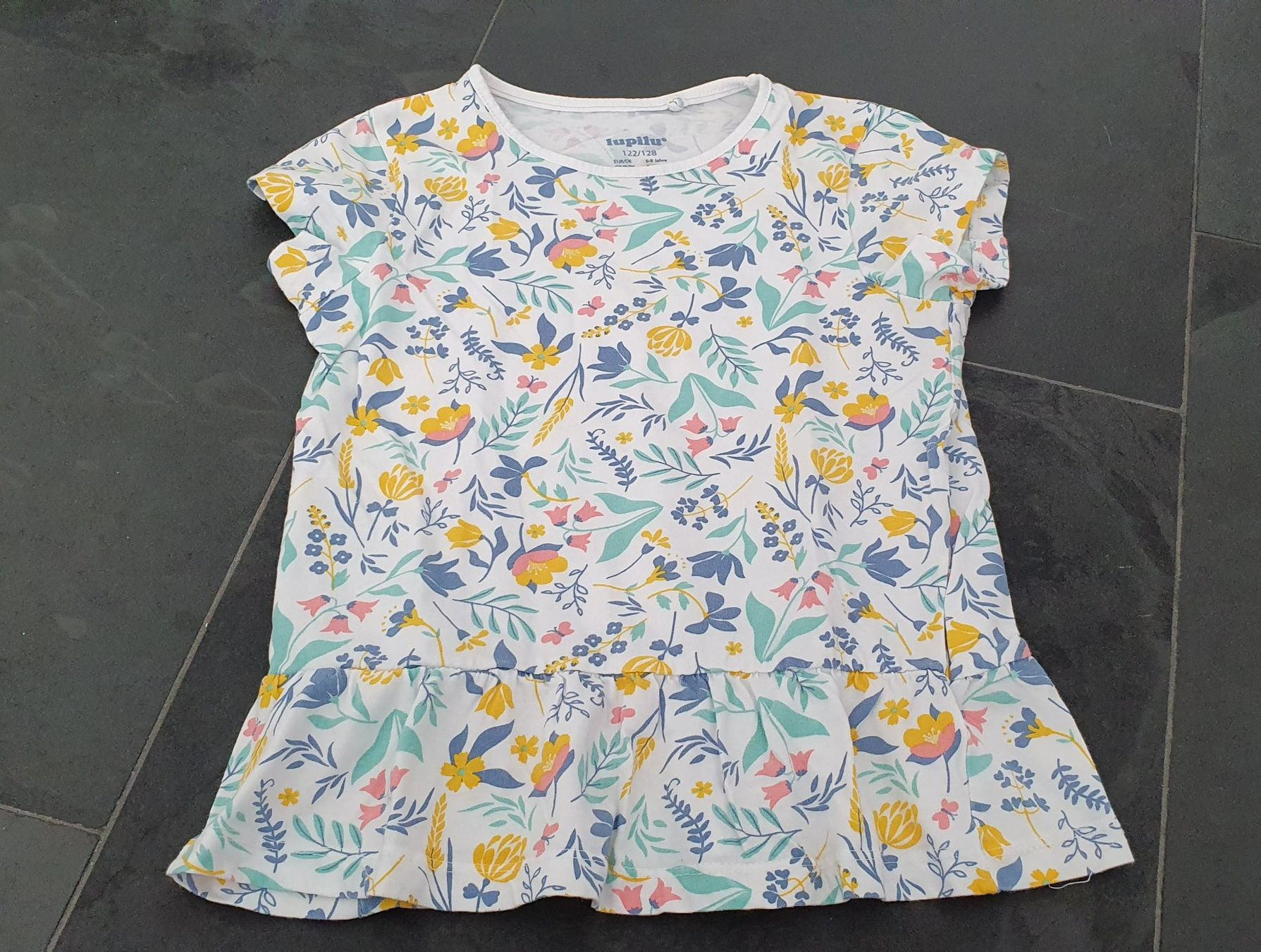 Lupilu Camicette, T-shirt & Top: ++ T-Shirt in weiss mit Blumen ++ Gr. 122 / 128 ++ – Usato da Chur venduto da aladin_04