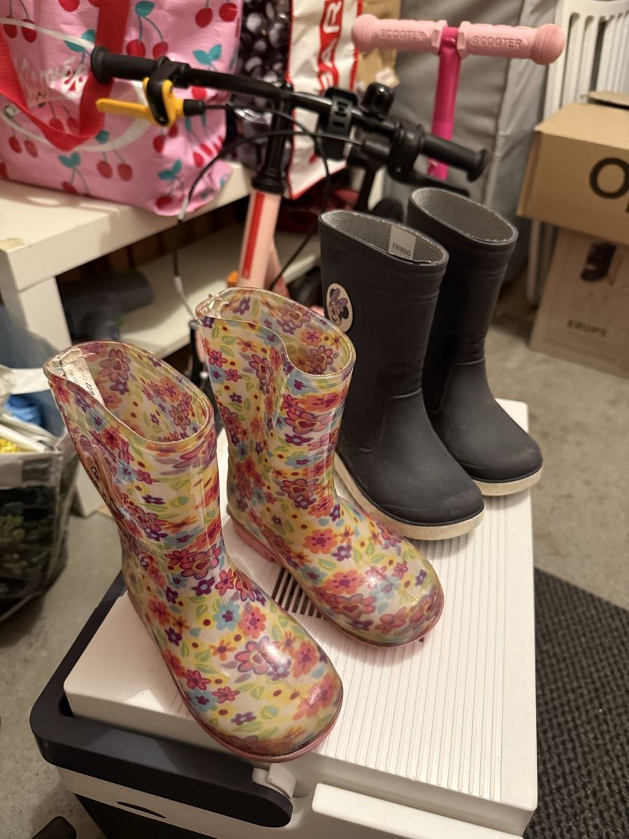 Scarpe per ragazze: 2x Gummistiefel Gr. 25 – Usato da Rotkreuz venduto da Bikiii87