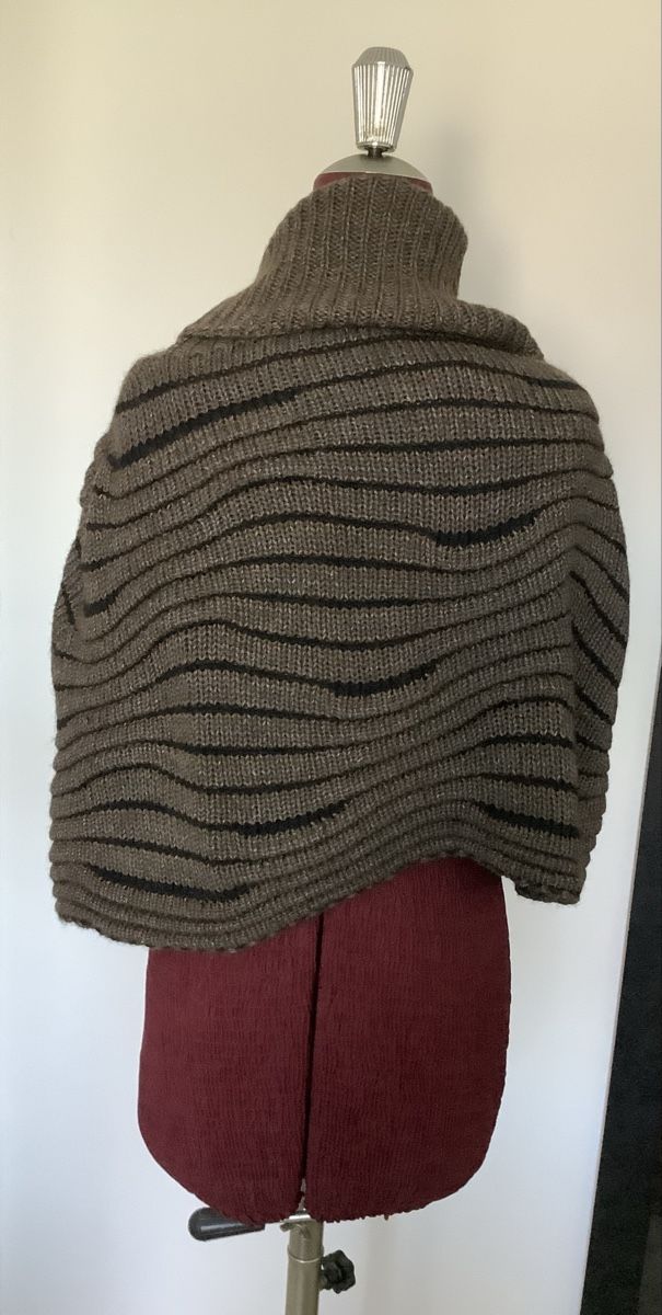 Altro in Moda donna: Poncho corto in lana – Usato da Magadino venduto da ber_6kbt 2