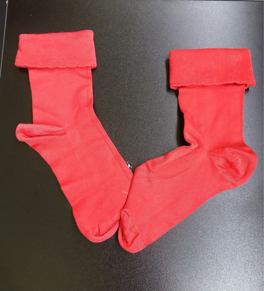 Migros Calze: Migros Socken rot handgekettelt neu – Nuovo e nell'imballaggio originale da St.Gallen venduto da nitka. 1