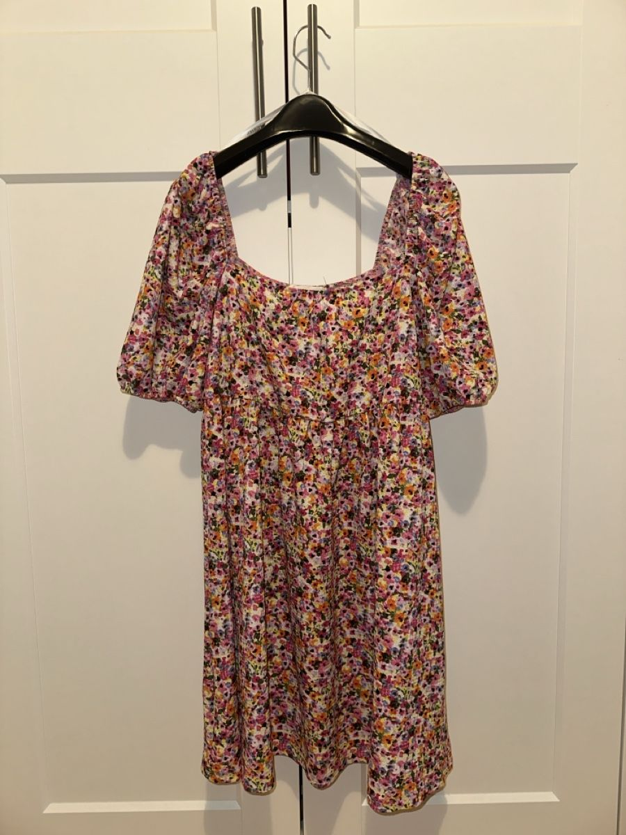 Bershka Kleider: Blumenkleid – Neu (gemäss Beschreibung) aus Merenschwand von stefaniia.10