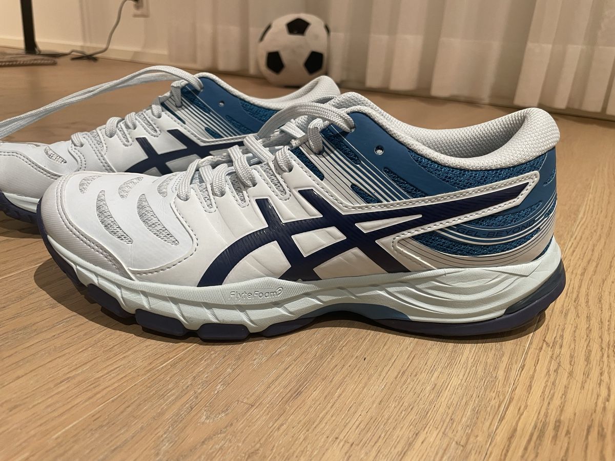Asics Scarpe da donna: Asics Turnschuhe 40.5 – Nuovo (secondo la descrizione) da Baar venduto da El.bee 1