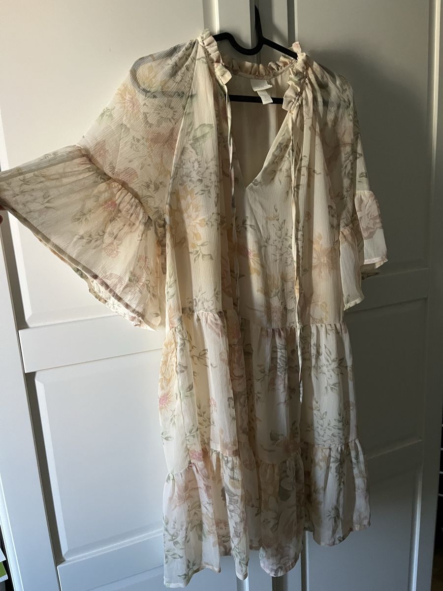 H&M Robes: Romantisches Kleid – Neuf (Voir description) à Allschwil par eyl_bb8q 3