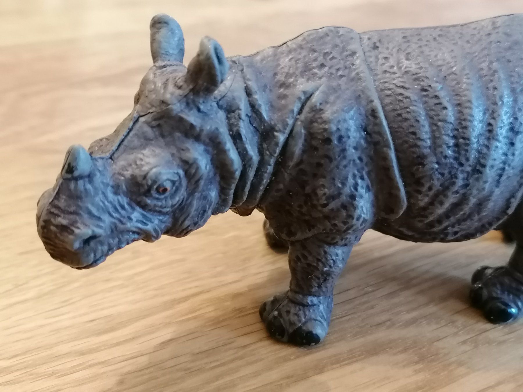 Figuren: Nashorn Tierfigur - China 1994 – Gebraucht aus Basel von vintagecollector 1