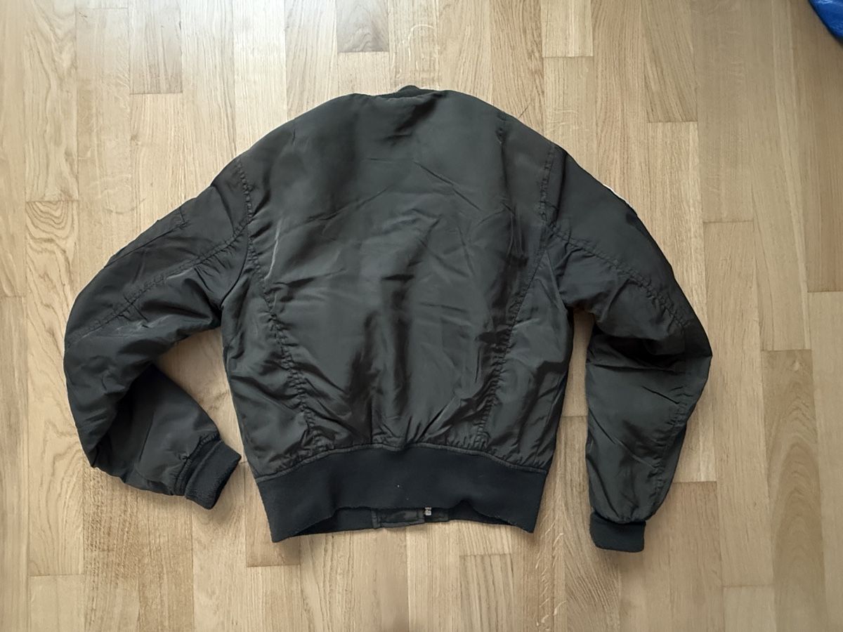 Jacken: Bomberjacke grün mit Patches – Gebraucht aus Gempenach von lilstasi 2