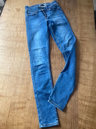 LEVI STRAUSS LEVIS HOSE/JEANS 710 GR.24  (W24) SUPER SKINNY