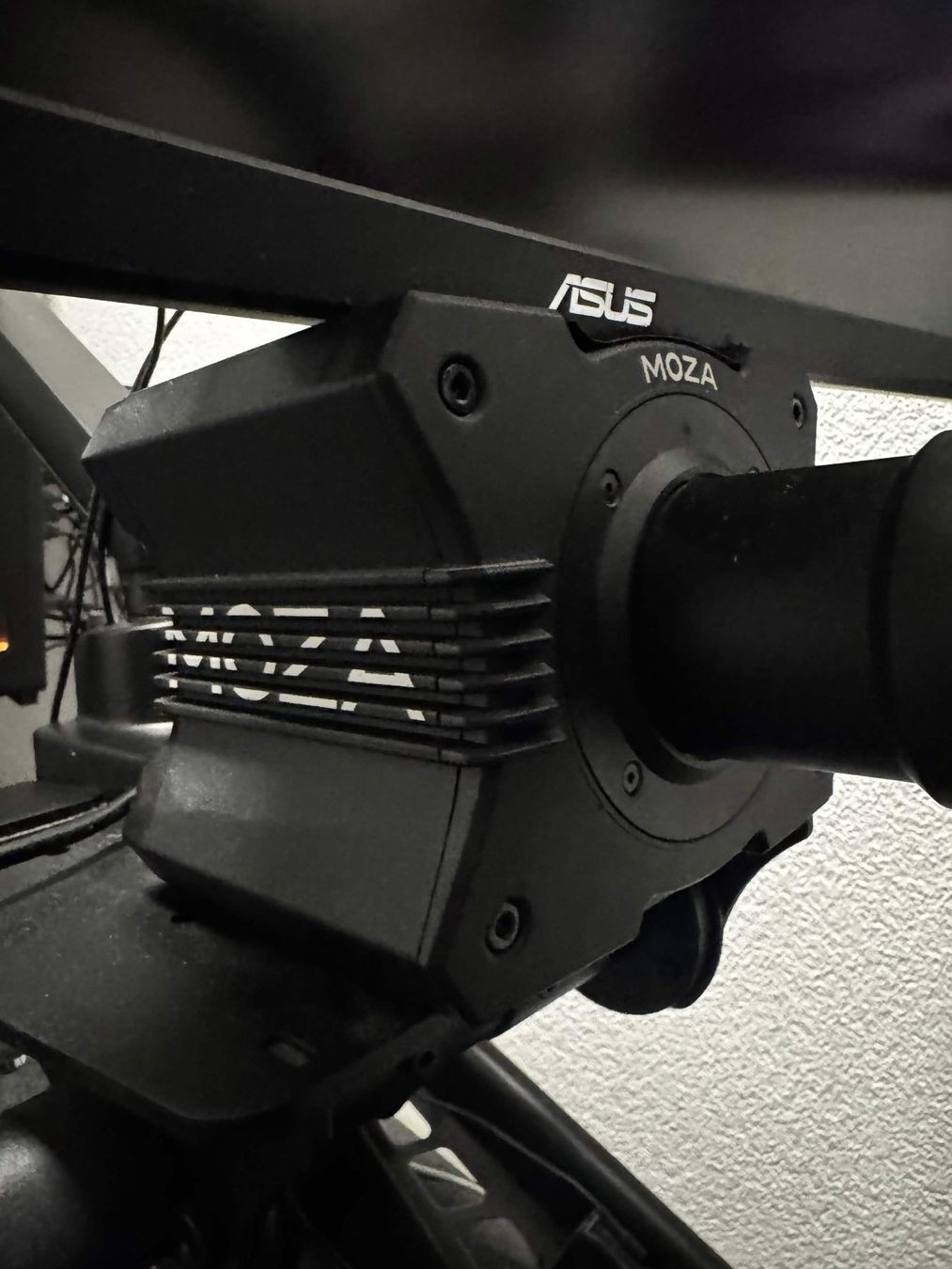 Console: Sim Racing Rig - Moza R9 - Logitech Playseat Trophy – Usato da Aarau venduto da acgz 2