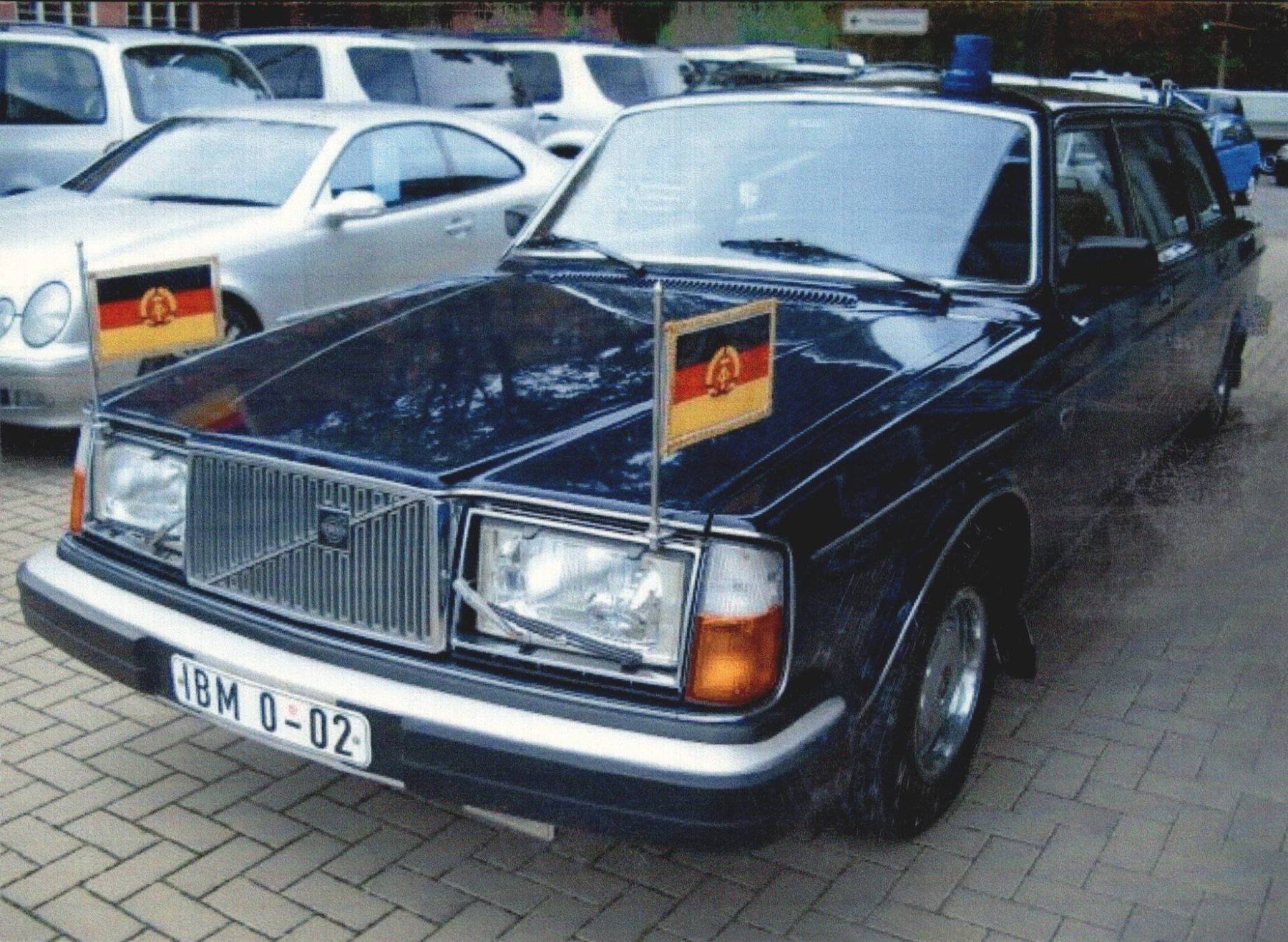 Foto & Immagini: 8 Bilder Volvo 264 TE, Oldtimer, Staatskarosse DDR – Usato da Luzern venduto da Kartenansicht 2