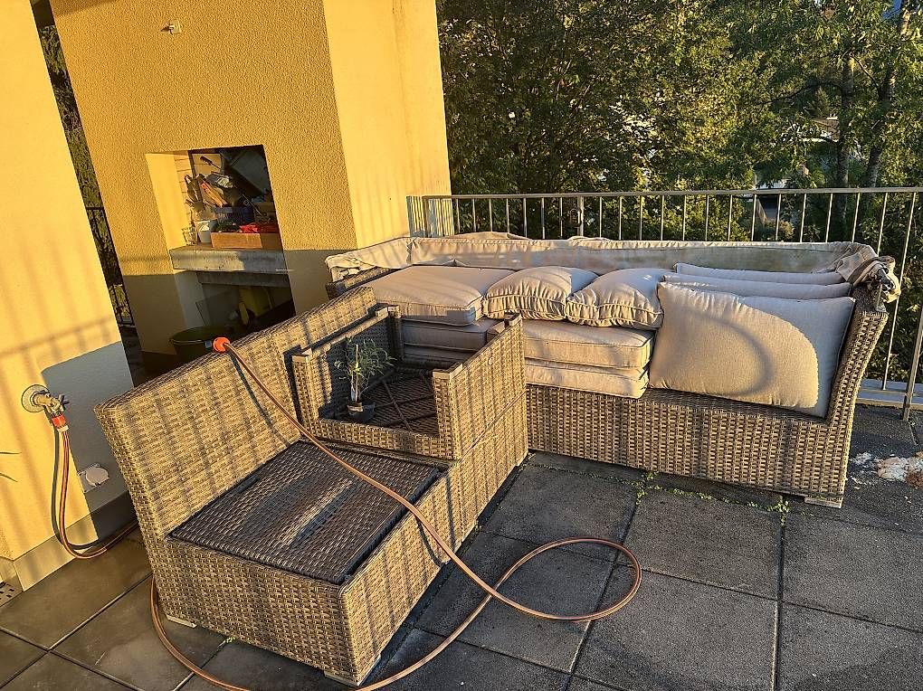 Set di tavolo e panche: Garten-Garnitur  – Usato da Walchwil venduto da hea_j96w
