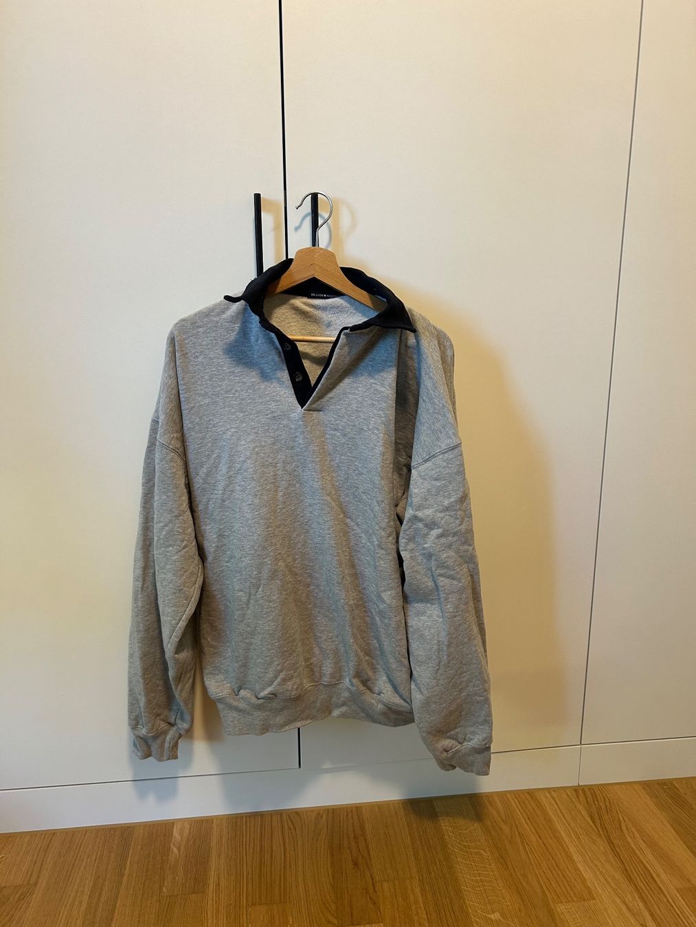 Maglioni & Felpe: Pullover Brandy Melville grau guter Zustand – Nuovo (secondo la descrizione) da Zürich venduto da Dailychic