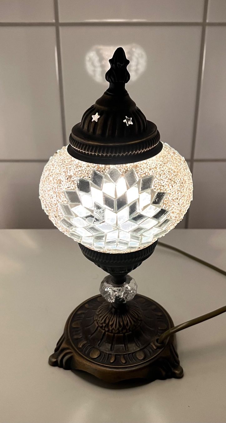 Lampade: Mosaiklampe, weiss, Handmade – Nuovo (secondo la descrizione) da Fischbach-Göslikon venduto da Rosatt