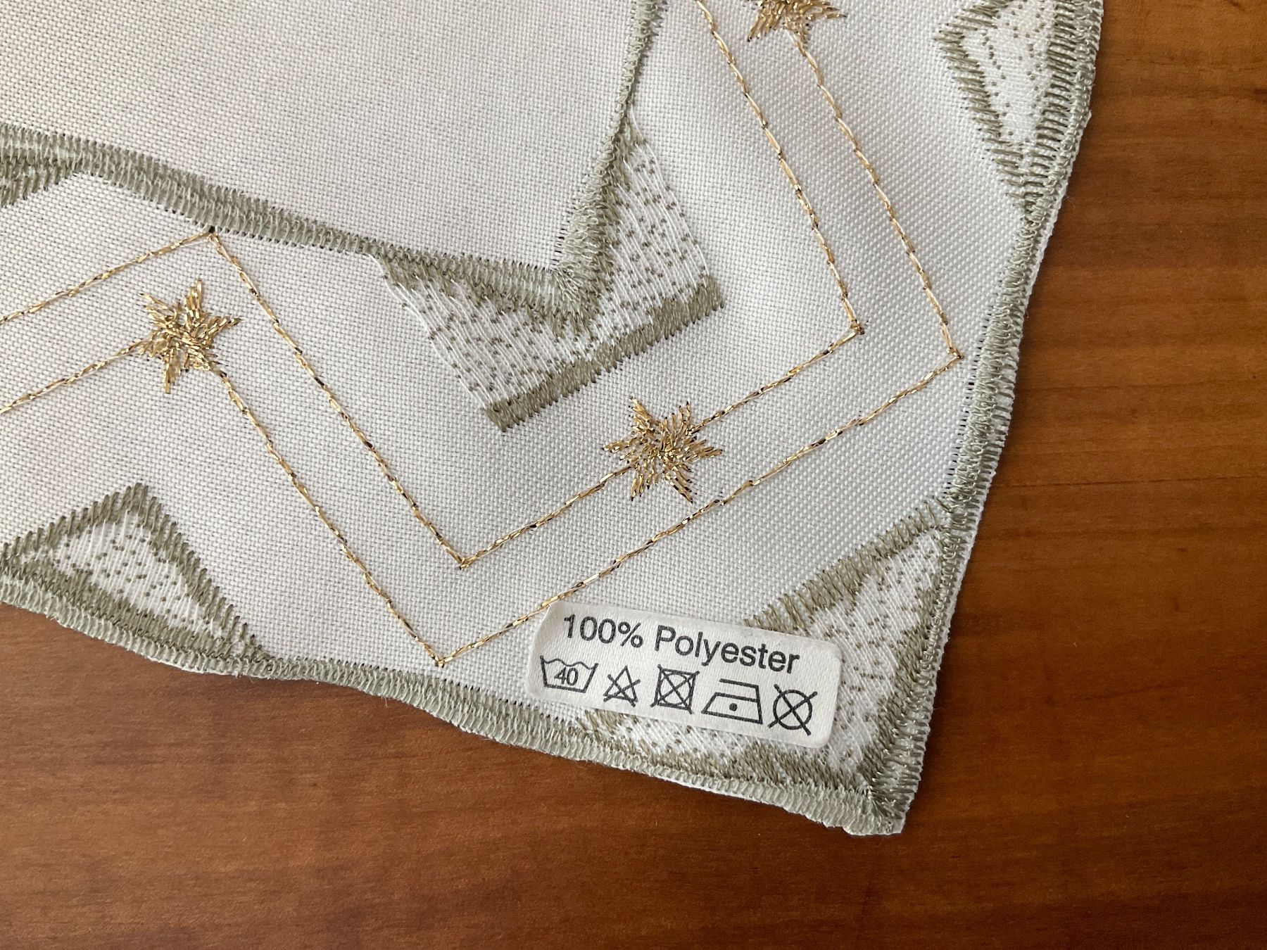 Tutte le decorazioni: Weihnachts - Deckchen, bestickt, 22.5 x 22.5 cm, gratis – Nuovo (secondo la descrizione) da Wetzikon ZH venduto da CZ. 3