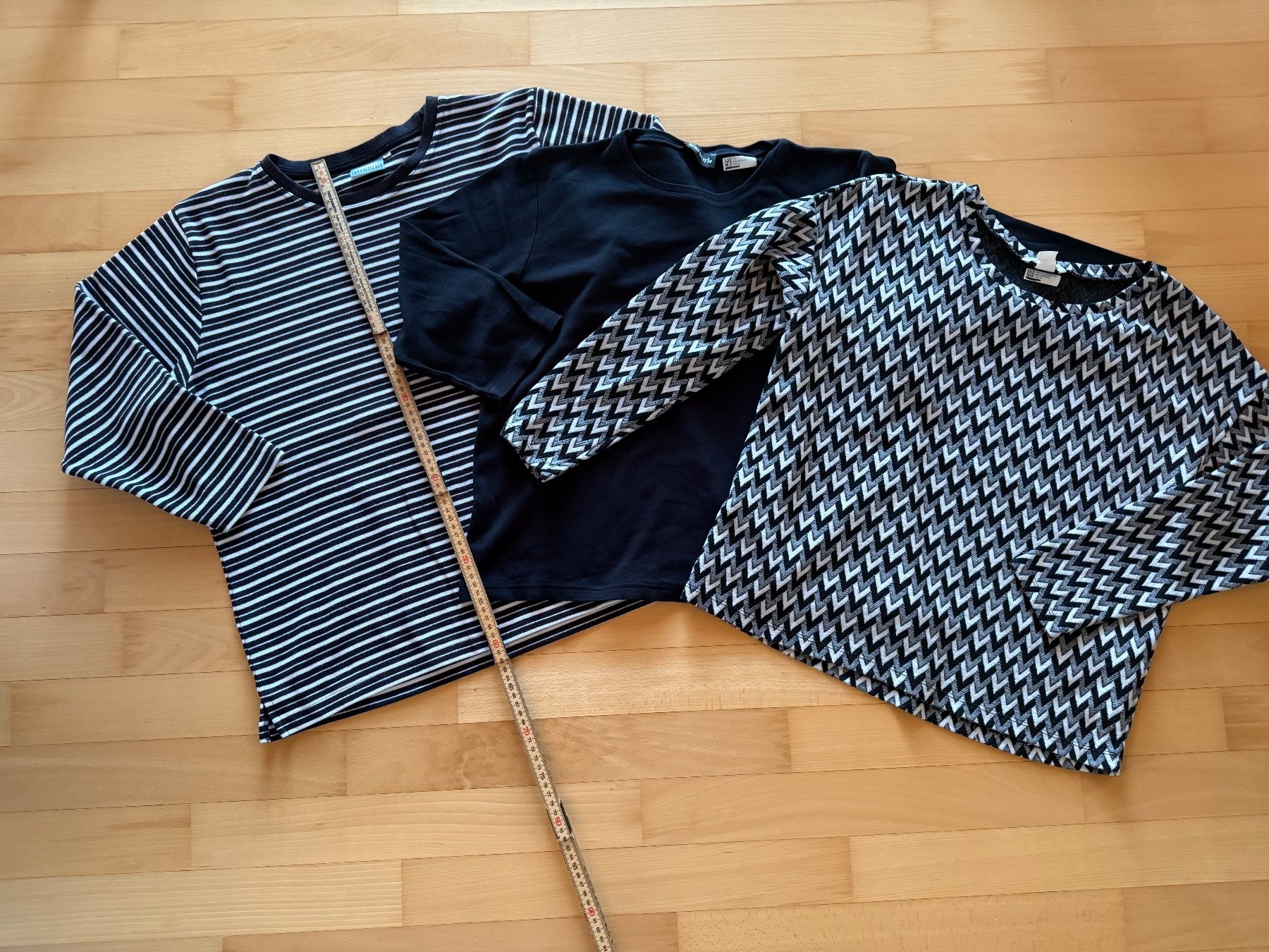 Pullover & Sweatshirts: 3 Pullover Grösse ca. 42 in Schwarzweiss – Gebraucht aus Wallbach von 10merlin