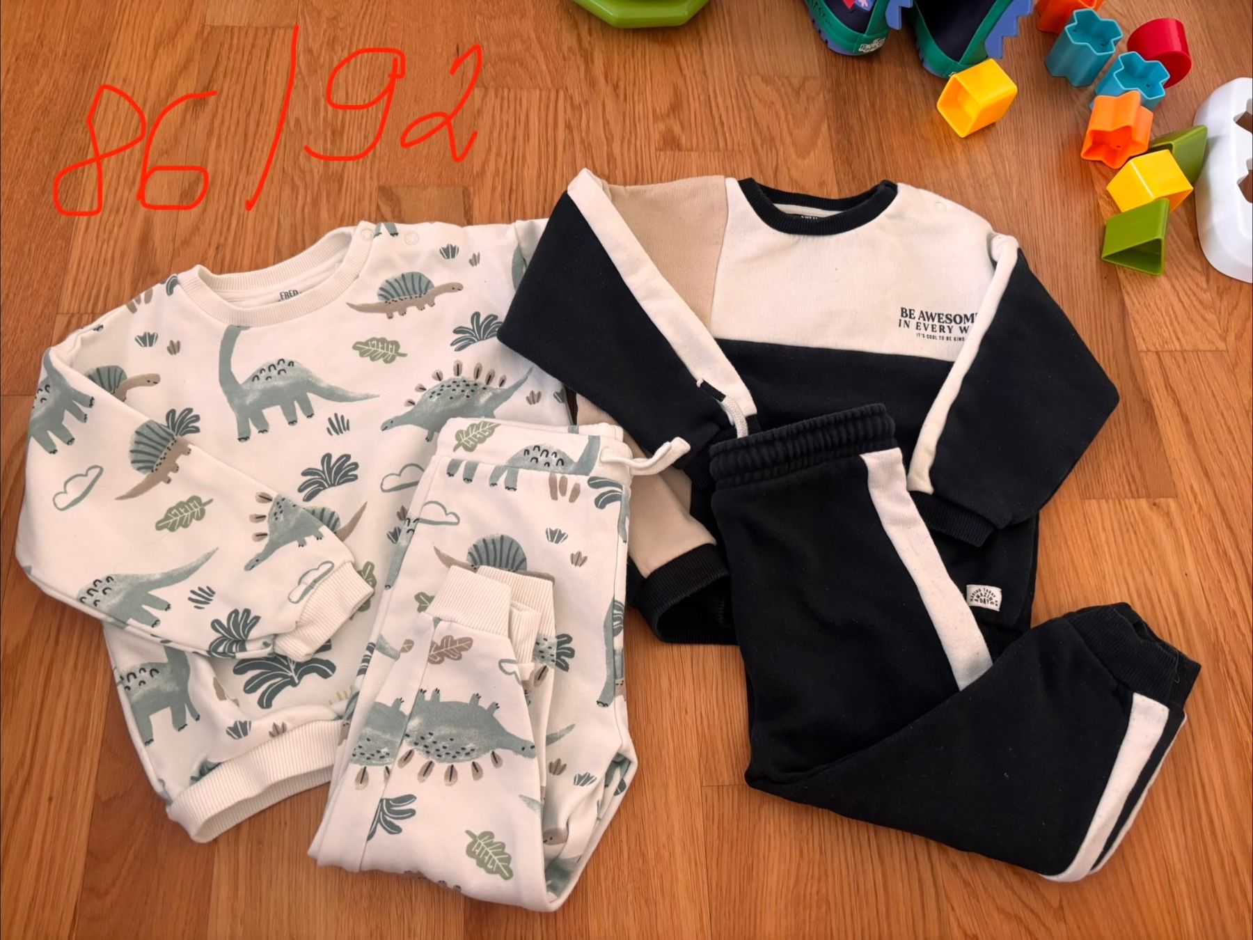 Kleiderpakete & -sets: 5x Trainingsanzug Set Grösse 86/92 – Gebraucht aus Liestal von Efri33 2