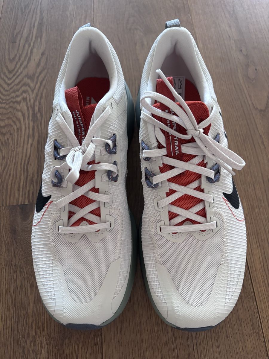 Nike Herrenschuhe: Nike Juniper Trail 2. Chaussures taille 43 neuves. – Neu und originalverpackt aus Prilly von Adrianacometti