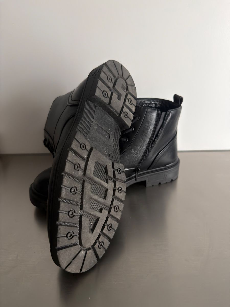 Scarpe da uomo: Stiefel Schwarz Grösse 44 – Nuovo (secondo la descrizione) da Zürich venduto da BehatCeran 1