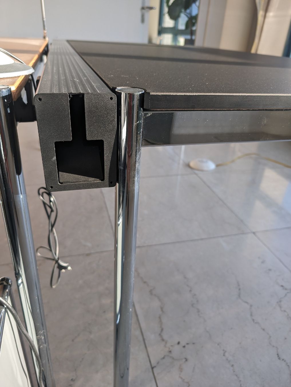 USM Scrivanie: USM Bürotisch 200cm – Usato da Lüterkofen venduto da cresta-cot 3
