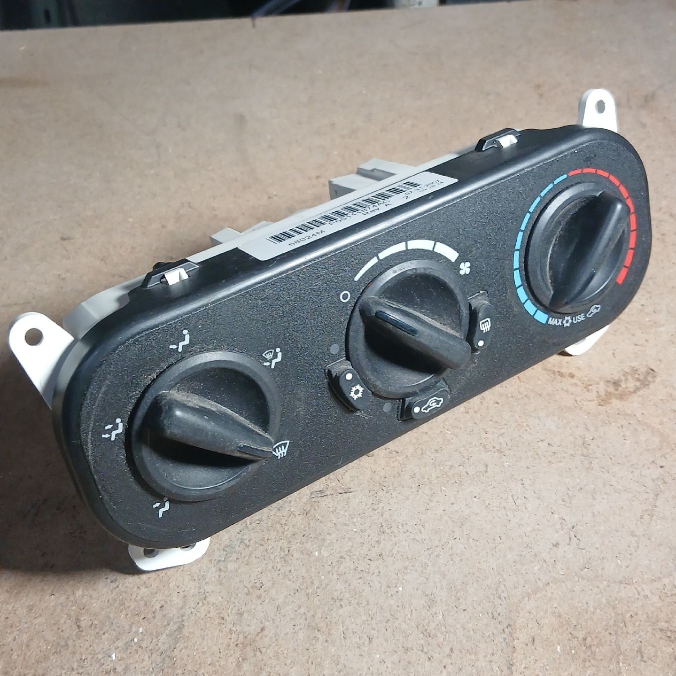 Dodge Tutti pezzi di ricambio auto: Commande de ventilation Dodge Caliber – Usato da la heutte venduto da Auto-stock