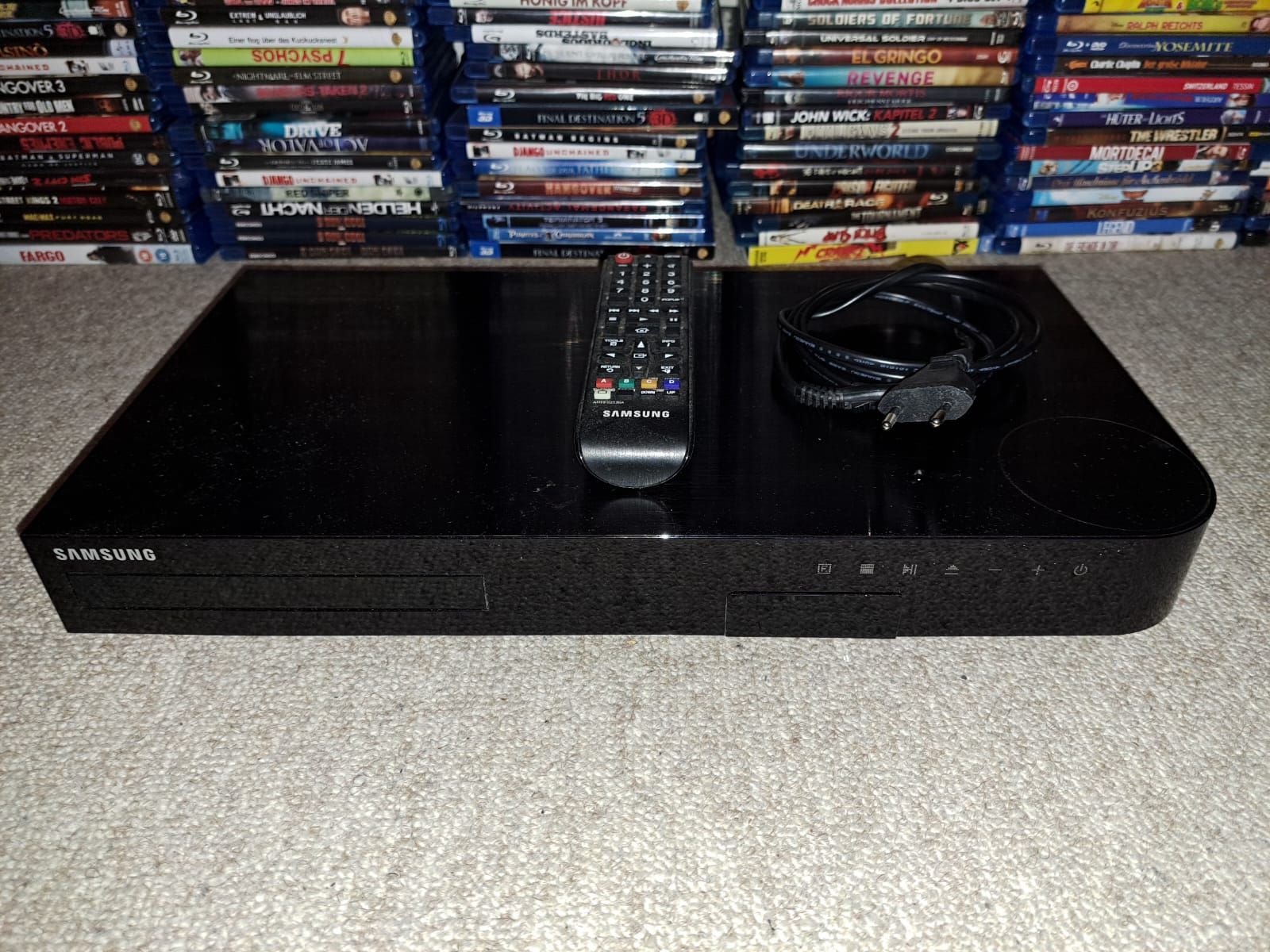 Samsung Home Cinema: BluRay sammlung 360stk mit Samsung 3D soundsystem – Usato da Turbenthal venduto da fatalbeauty 2