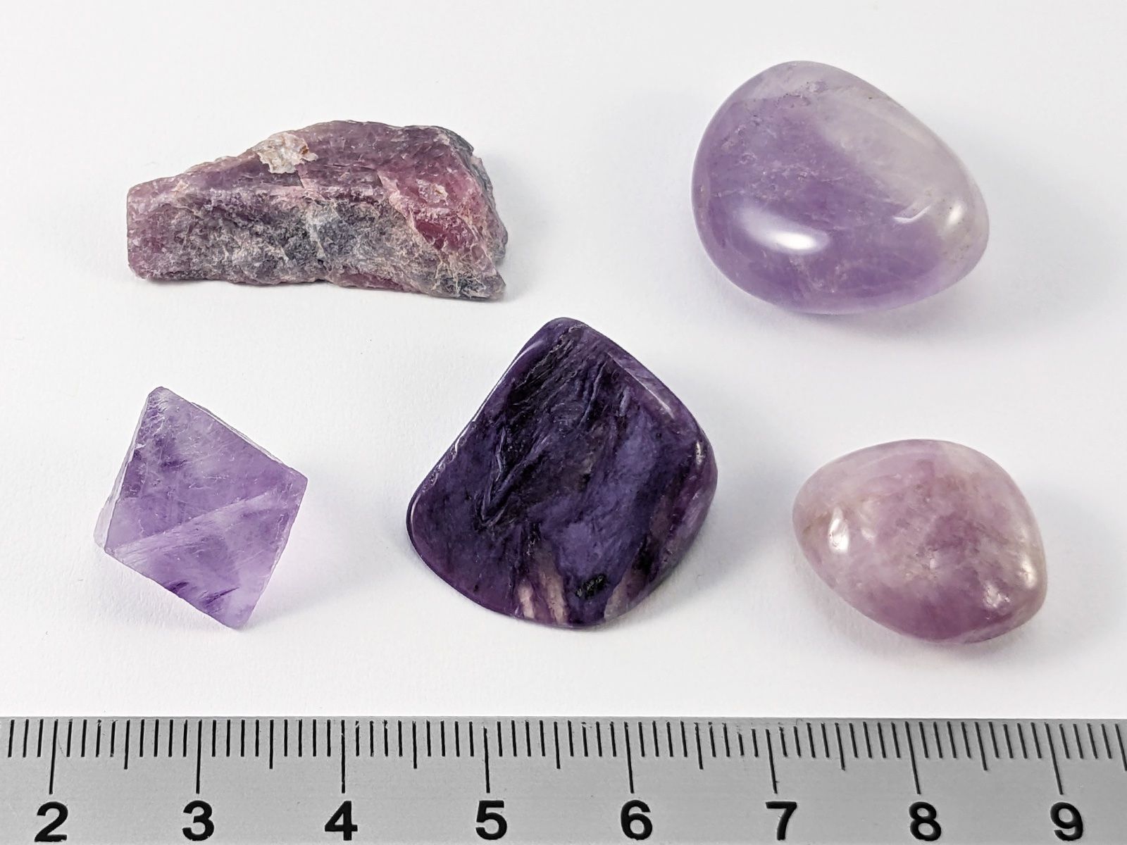 Minerali & Pietre curative: Purple Rain - Stein Set mit Amethyst, Rubin und Charoit – Nuovo e nell'imballaggio originale da Meilen venduto da StoneGarden 1
