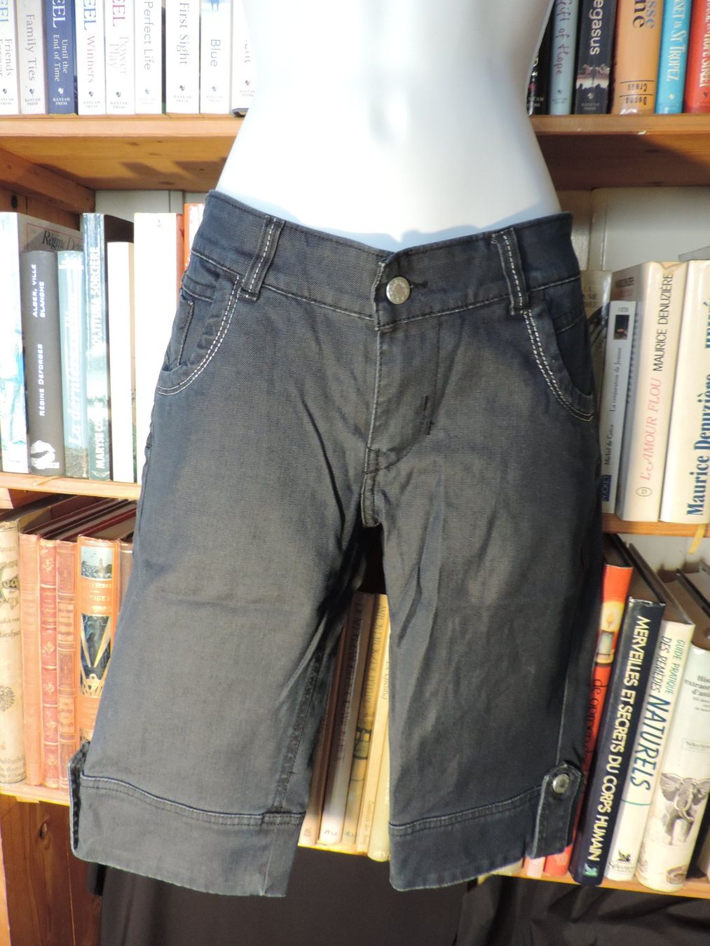 Pantaloni: corsaire jeans bleu – Usato da Genève venduto da Axelle333