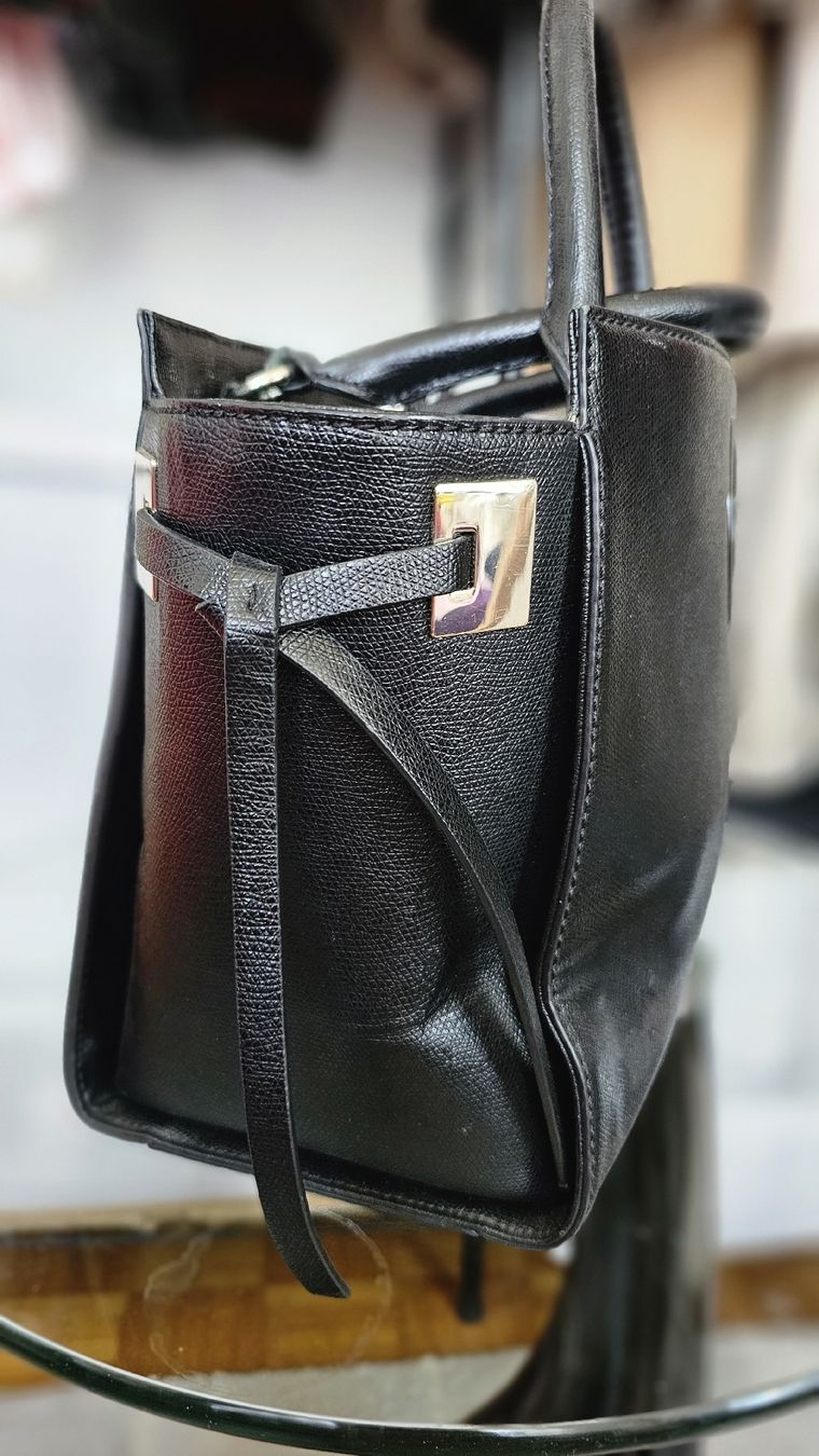 Guess Sacs femmes: Guess Tasche – D'occasion à Sierre par ReflektSlow 2