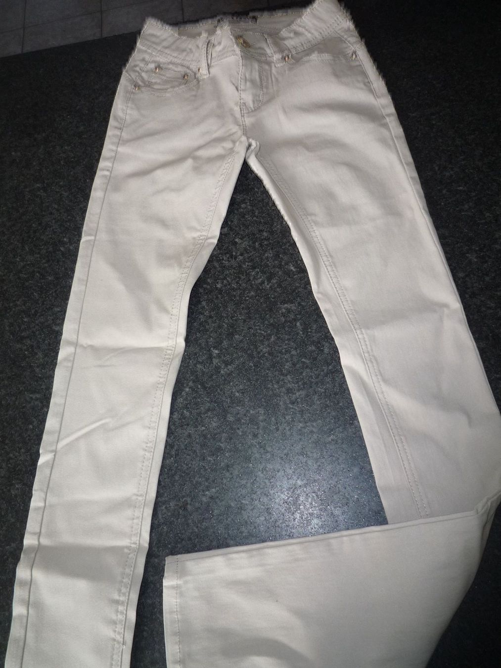 Pantaloni: BEIGE HOSE – Usato da Andwil SG venduto da schmei