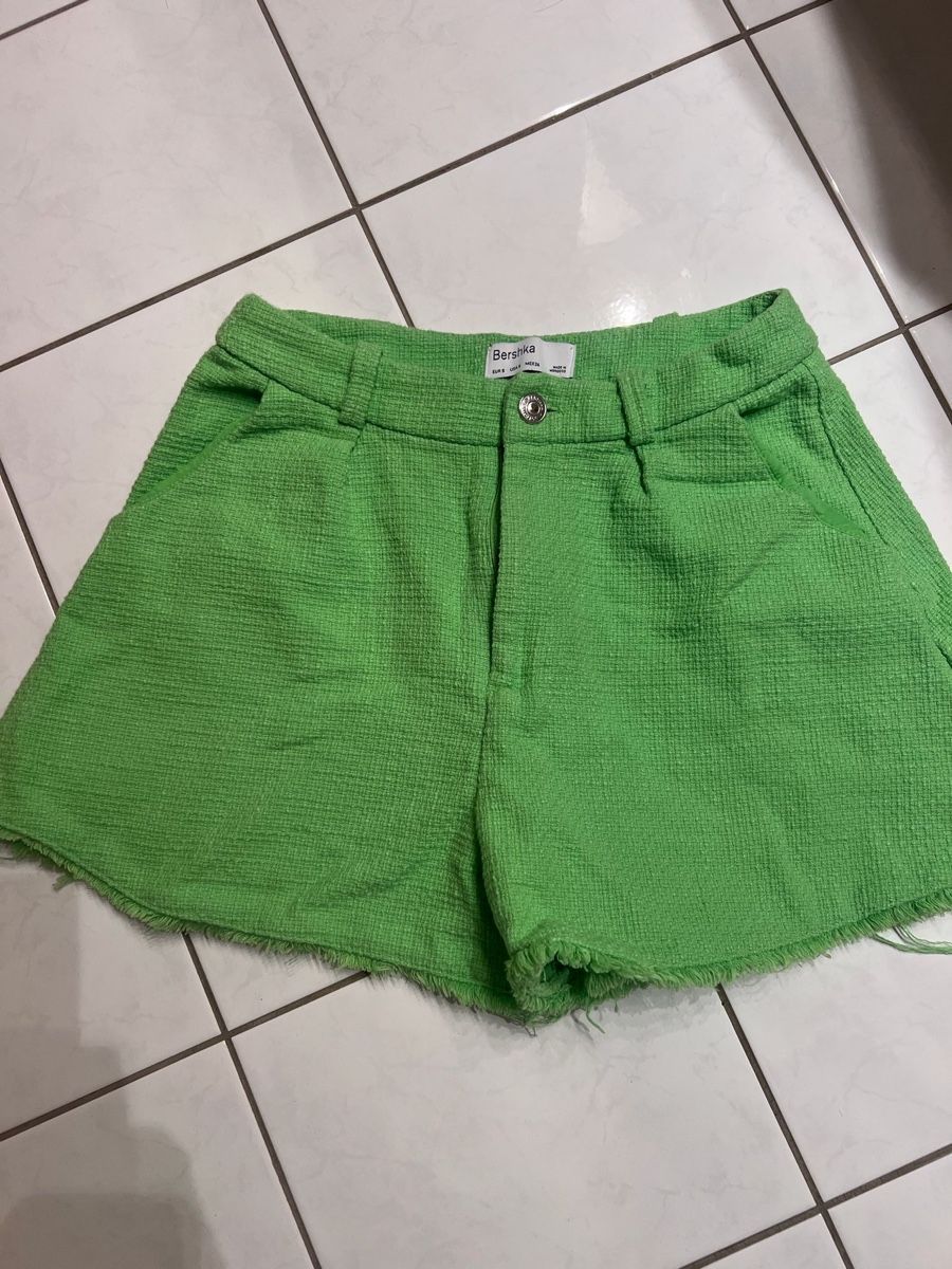 Bershka Pantaloni: Short Bershka vert, taille S – Usato da Hauterive NE venduto da Lipal