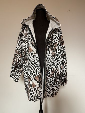 Leichte Kapuzenjacke