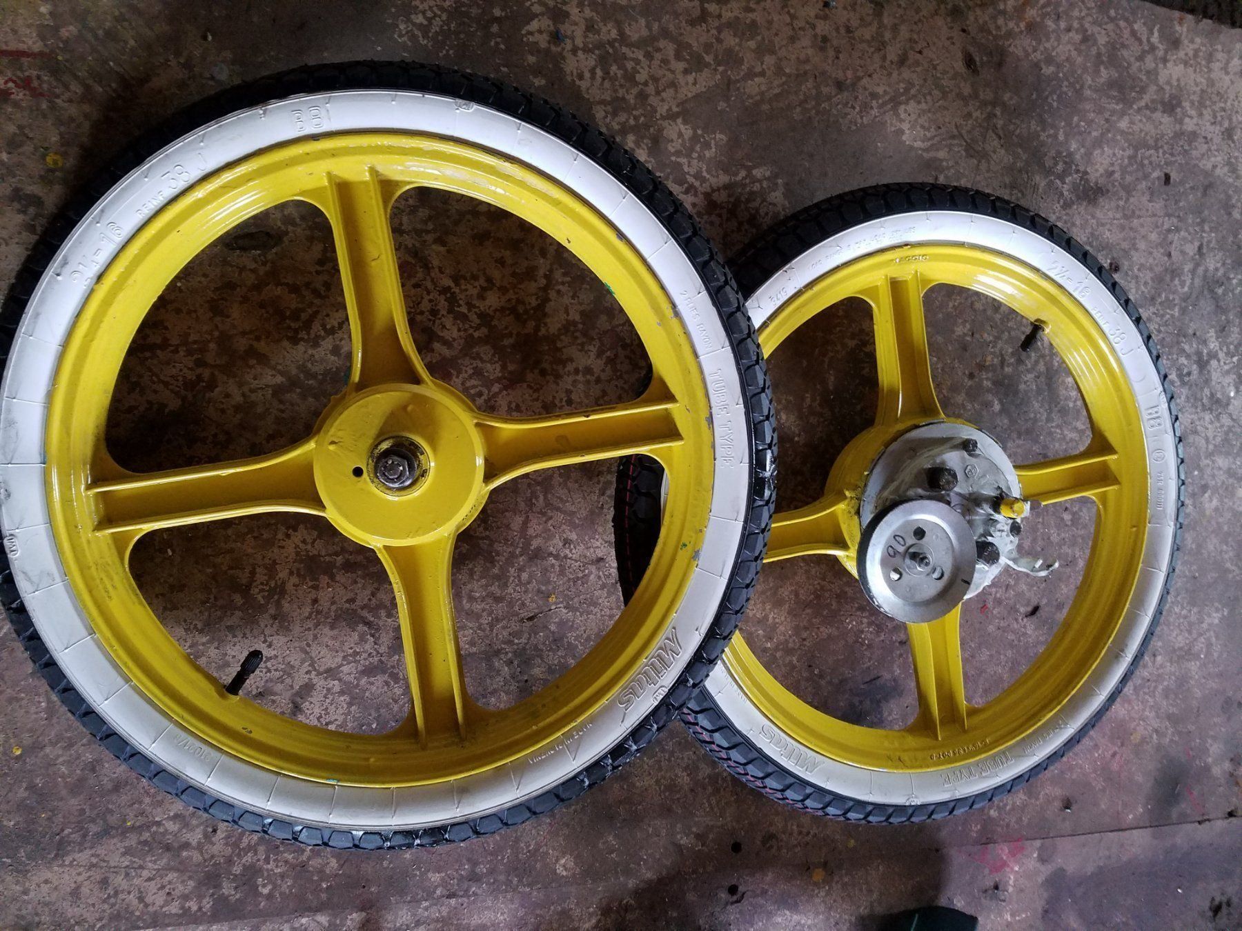 Parti ricambio per ciclomotori: Piaggio Felgen mit allem – Usato da Fulenbach venduto da Elektronik