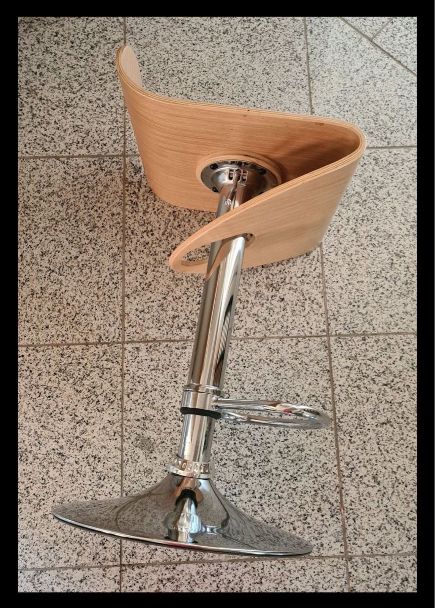 Hocker: Geschwungene Barhocker - Neuwertig – Neu (gemäss Beschreibung) aus Luzern von Fesch84 1