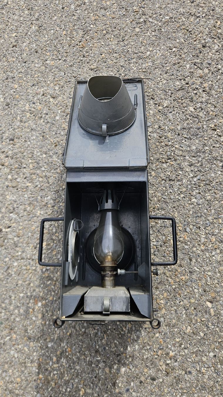 Lampen: Lampe de signalisation ancienne. – Gebraucht aus La Chaux-de-Fonds von exup-51 1