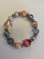 Armband mit rosa und silbernen Steinen