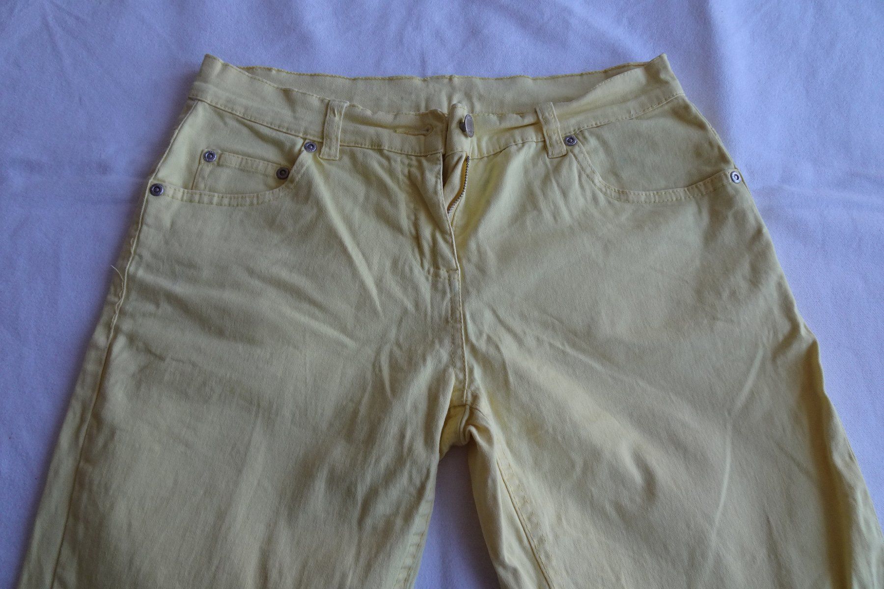 Pantaloni: Jeans gelb 7/8 lang Gr. 36 – Usato da Strengelbach venduto da schmetterling20 1