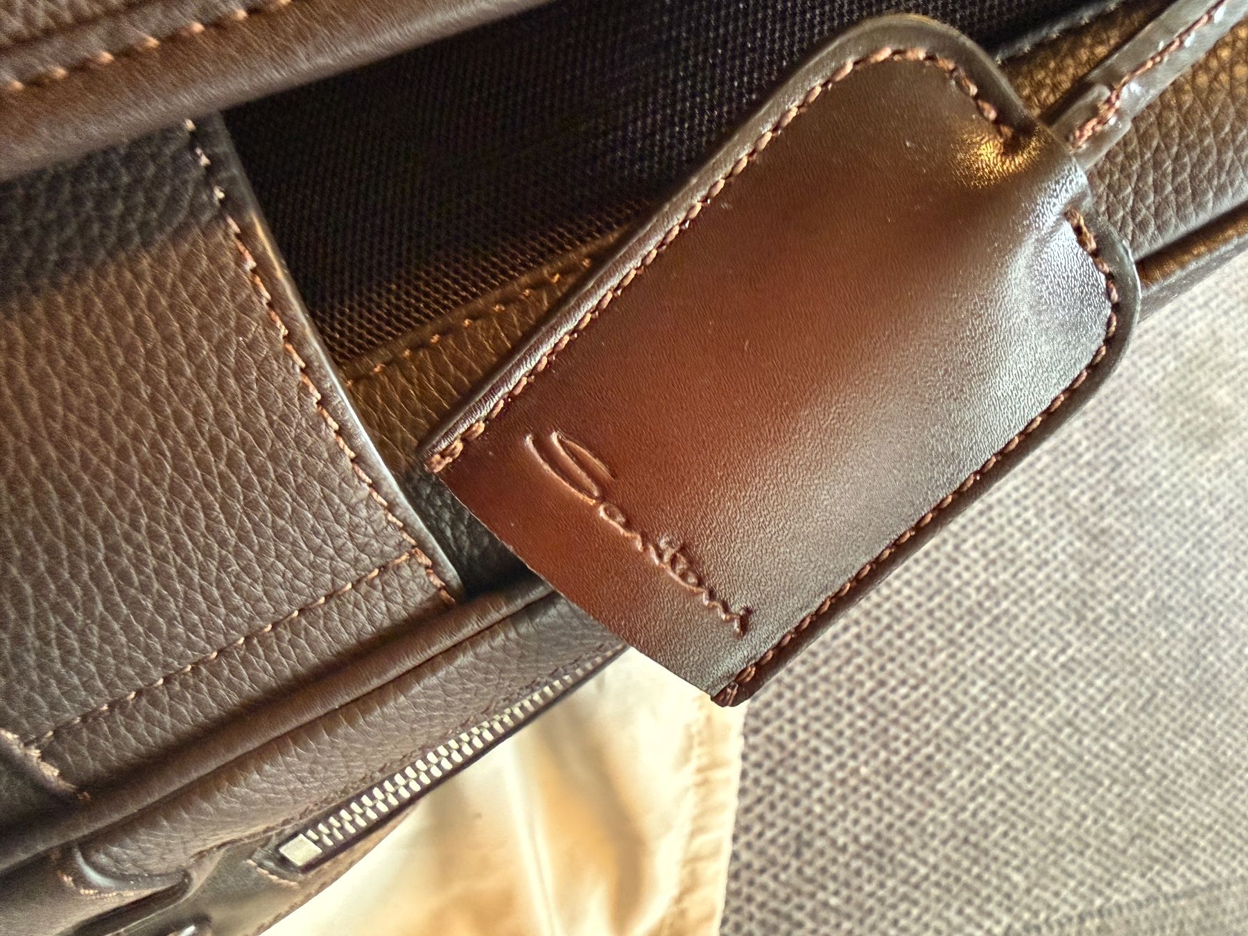 Zaini: SANTONI DARK BROWN TUMBLED LEATHER BACKPACKC HF 1,448.00 – Nuovo (secondo la descrizione) da Unterseen venduto da SONY-CoolGo 9