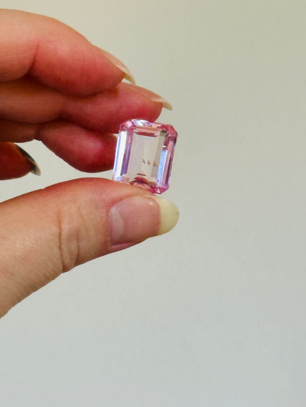 Edelsteine: 22.45 Ct Pink  Emerald Cut Dazzling Certified – Neu und originalverpackt aus Genève von AWWA 7