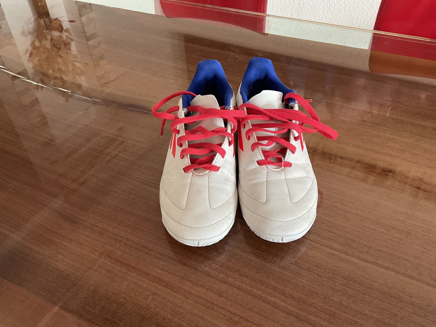 Adidas Chaussures garçon: Hallenschuhe – D'occasion à Remetschwil par Lulu099