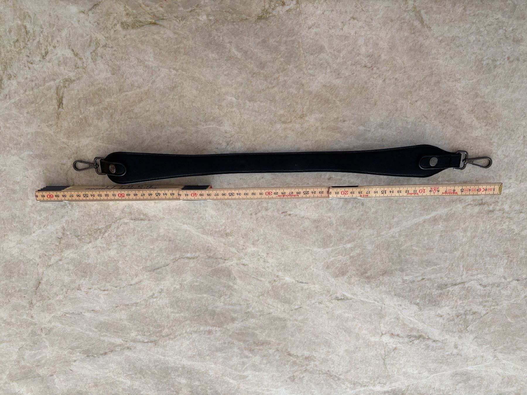 Sonstige Kleidung & Accessoires: Schwarzer Schultergurt, Kunstleder, 58 cm, Vintage Bugatti – Neu und originalverpackt aus Weissbad von Studently 1
