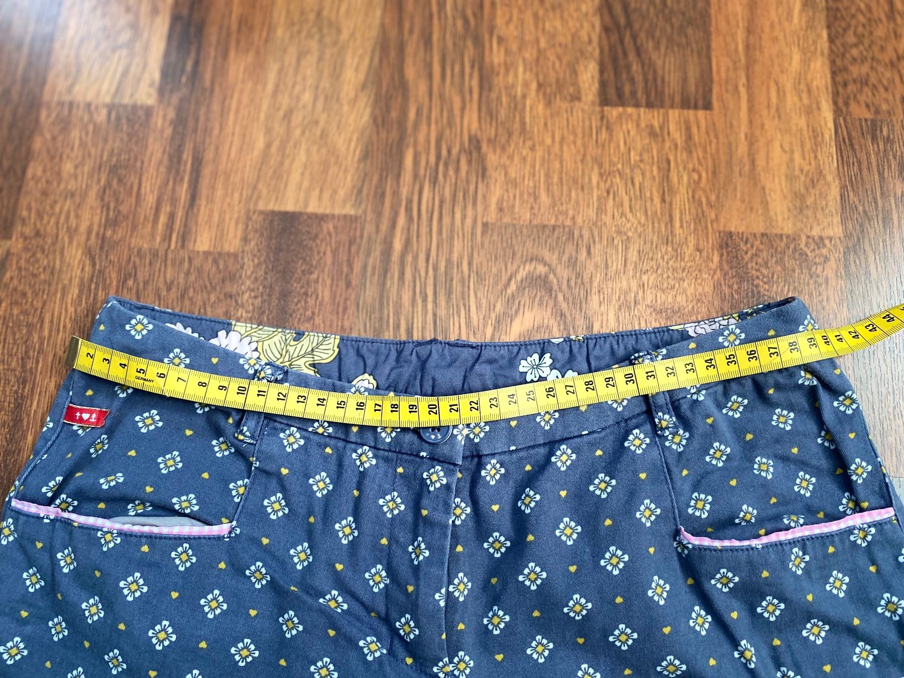 Blutsgeschwister Pantaloni: Blutsgeschwister Damenhose Gr. S – Usato da Stadel b. Niederglatt venduto da sandart 4
